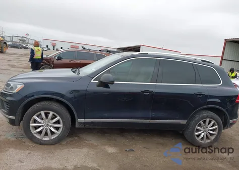 2015 Volkswagen Touareg V6 Sport z USA, uszkodzony, nr VIN WVGEF9BP3FD002261